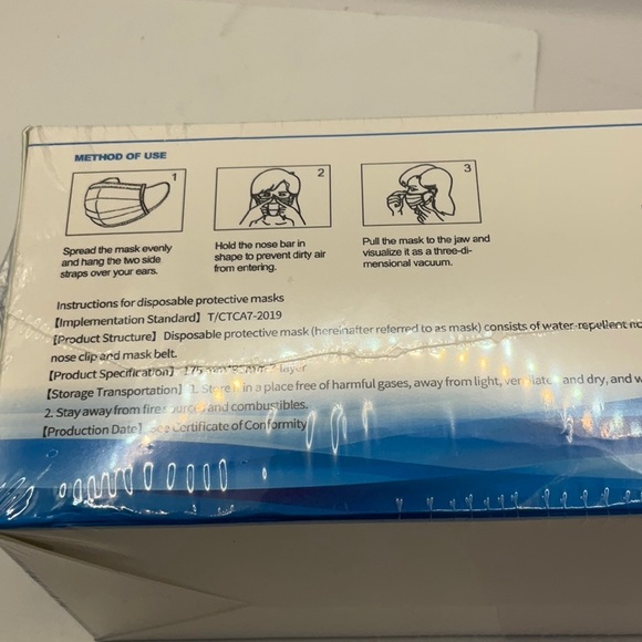 Disposable 3-Ply with Earloop for Personal use face mask (50 pcs)non medical - Picture 2 of 3